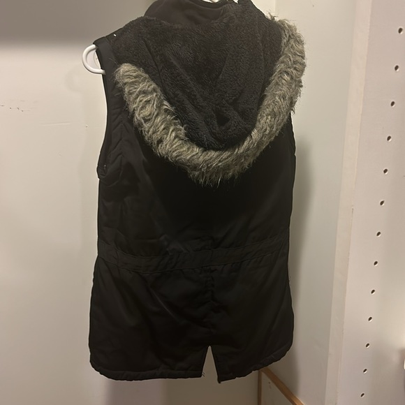 Women’s small black vest with fur-lined hood. - Picture 2 of 4